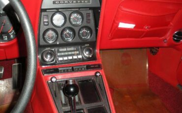 Unknown-Corvette-1970-White-Red-2