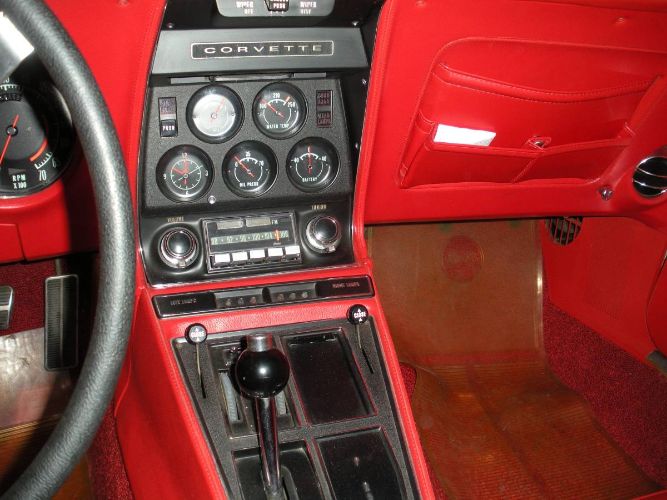 Unknown-Corvette-1970-White-Red-2