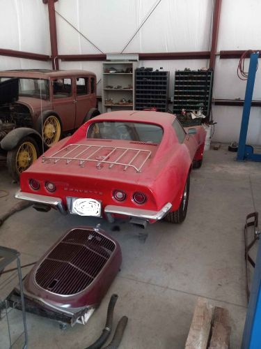Unknown-Corvette-1971-Red-Black