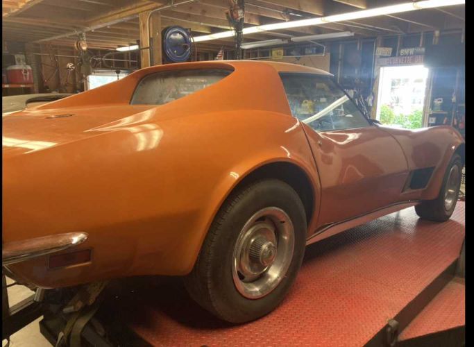 Unknown-Corvette-1972-Orange-Black-1