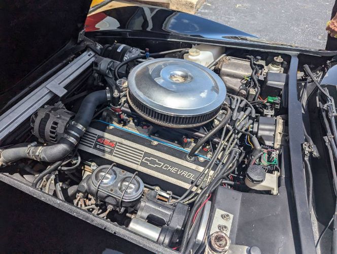 Unknown-Corvette-1973-Black-Black-Leather