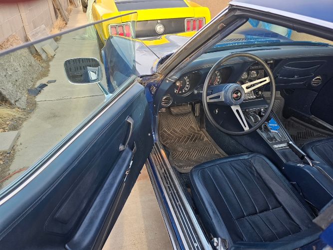 Unknown-Corvette-1973-Blue-13