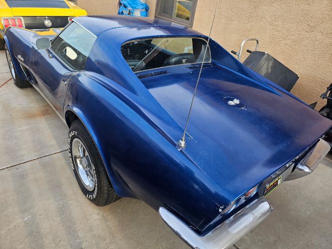 Unknown-Corvette-1973-Blue-21