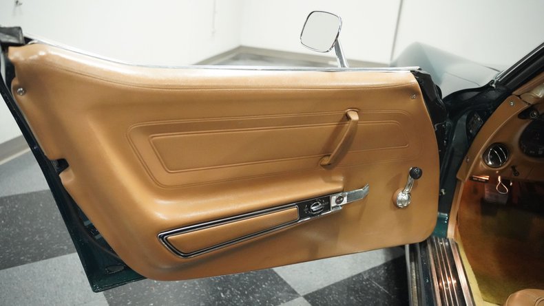 Unknown-Corvette-1973-Emerald-Green-Dark-Saddle-38
