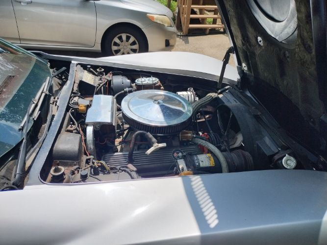 Unknown-Corvette-1973-Platinum-Gray-Dark-Red-18