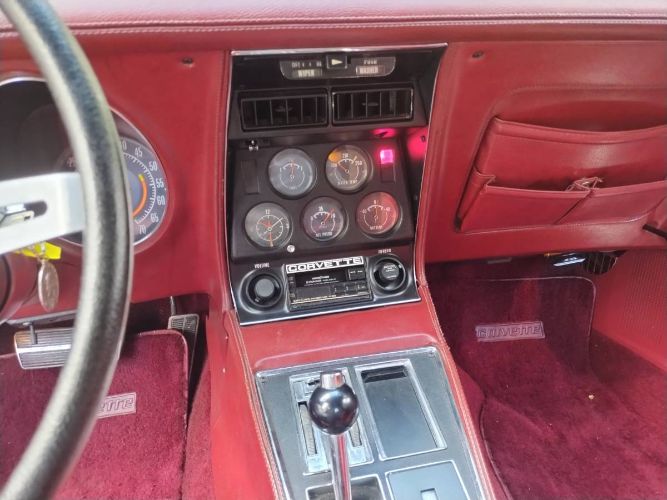 Unknown-Corvette-1973-Platinum-Gray-Dark-Red-7