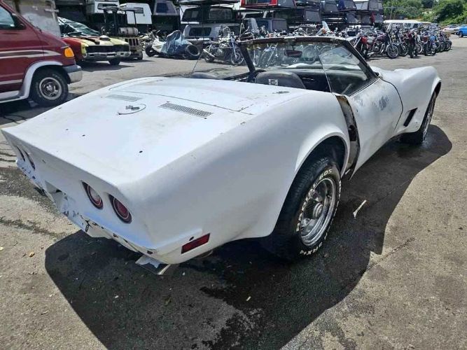 Unknown-Corvette-1973-White-Black-19
