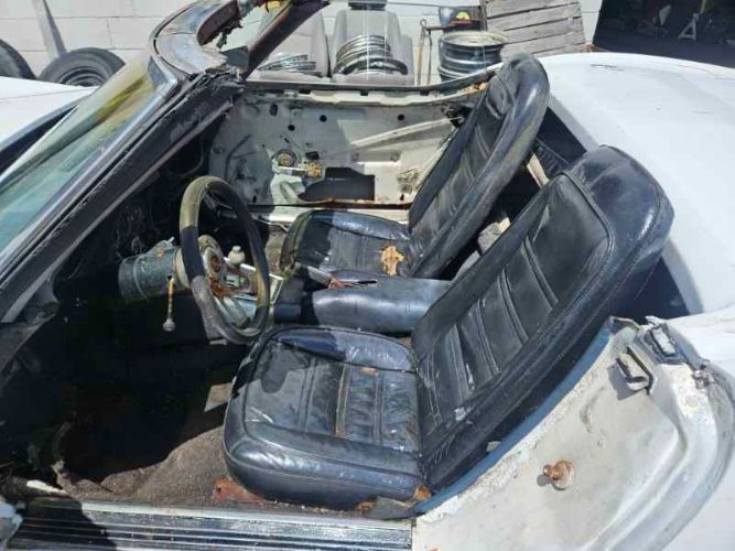 Unknown-Corvette-1973-White-Black-3