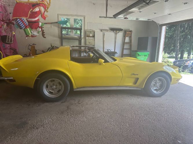 Unknown-Corvette-1973-Yellow-Brown