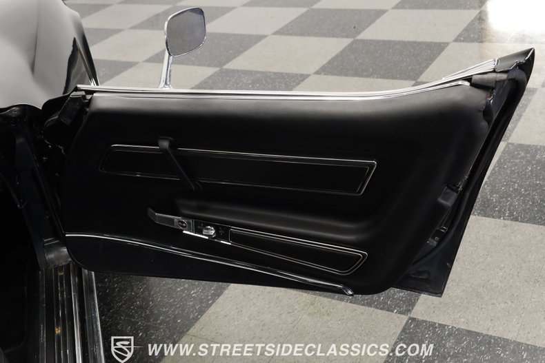 Unknown-Corvette-1974-Black-Black-47