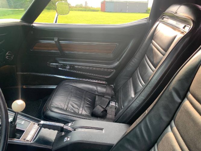 Unknown-Corvette-1974-Black-Leather-6