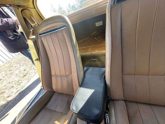 Unknown-Corvette-1974-Bright-Yellow-Saddle