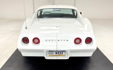 Unknown-Corvette-1974-Classic-White-Black-15