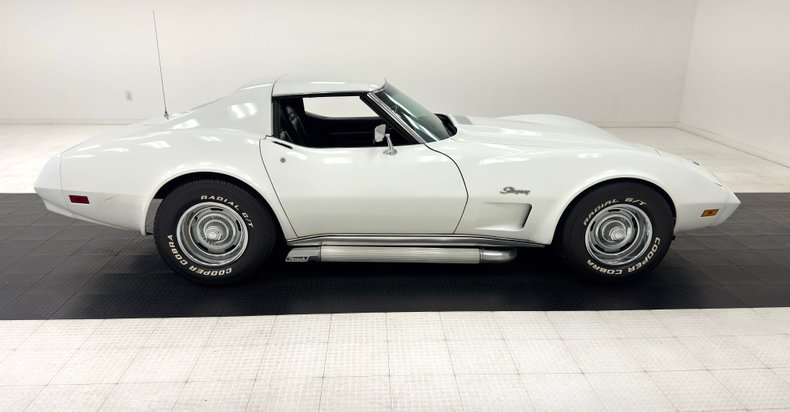 Unknown-Corvette-1974-Classic-White-Black-17