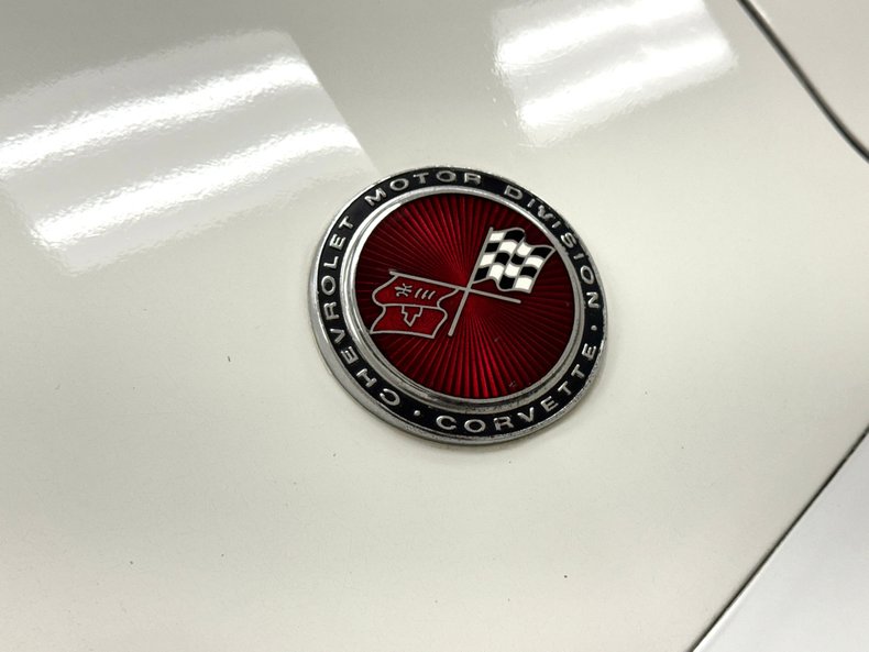 Unknown-Corvette-1974-Classic-White-Black-20