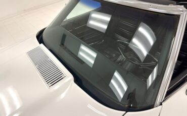 Unknown-Corvette-1974-Classic-White-Black-23