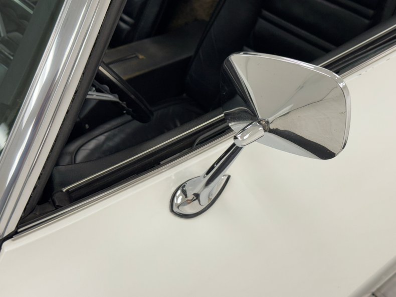 Unknown-Corvette-1974-Classic-White-Black-24