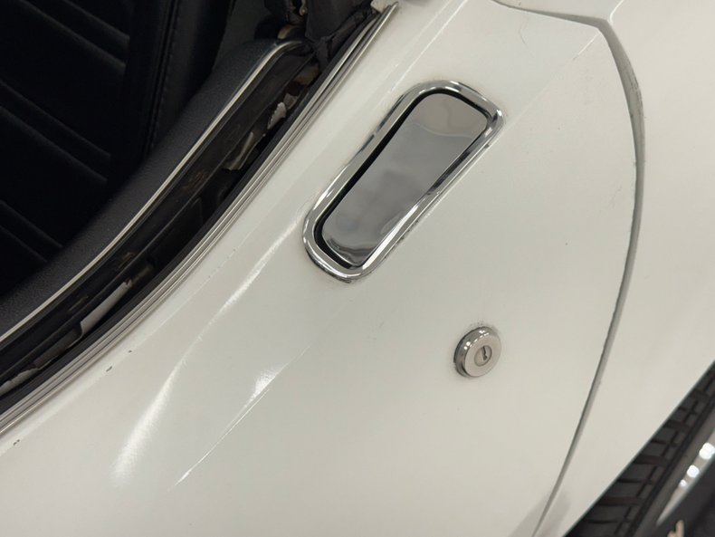 Unknown-Corvette-1974-Classic-White-Black-25