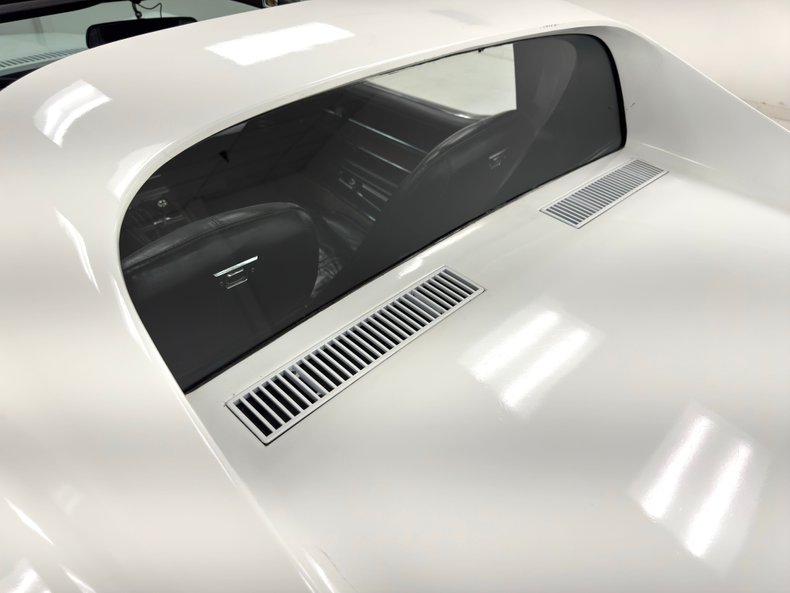 Unknown-Corvette-1974-Classic-White-Black-26