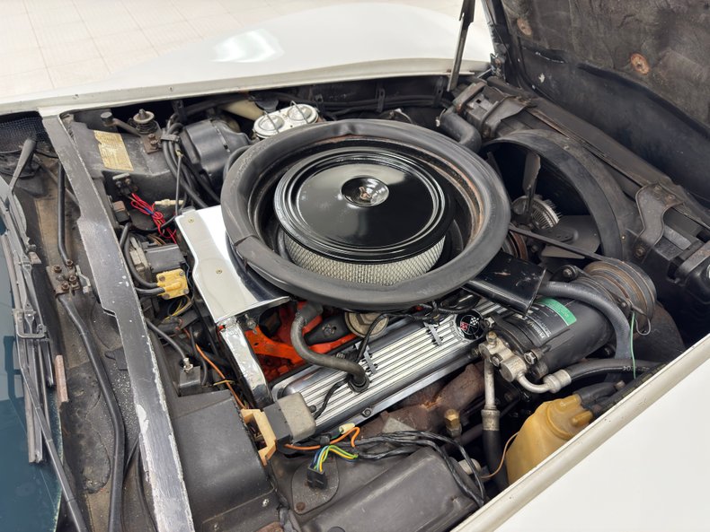Unknown-Corvette-1974-Classic-White-Black-31