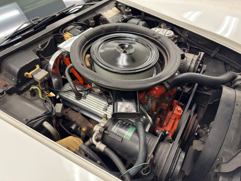 Unknown-Corvette-1974-Classic-White-Black-32