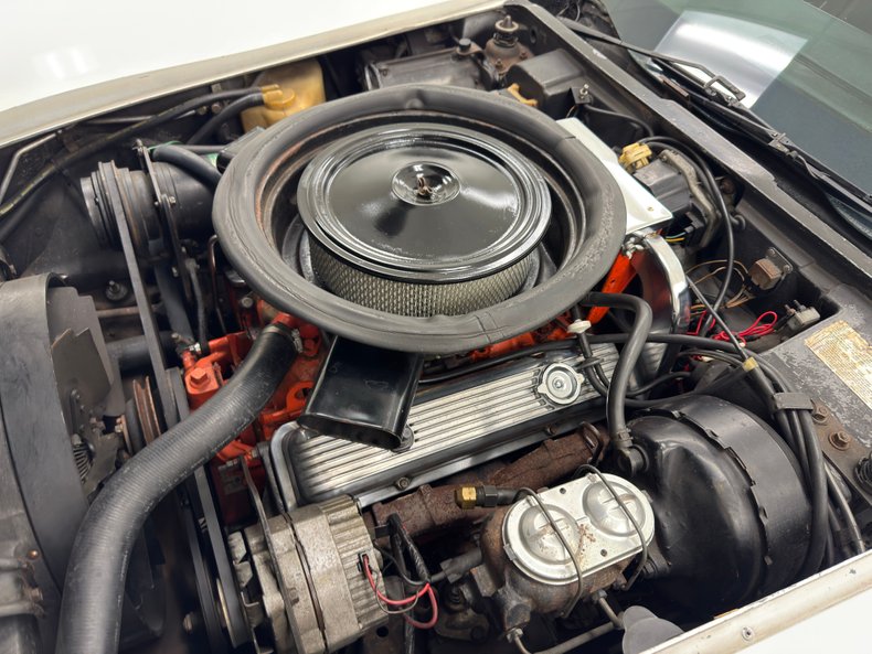 Unknown-Corvette-1974-Classic-White-Black-33