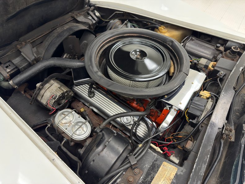 Unknown-Corvette-1974-Classic-White-Black-34