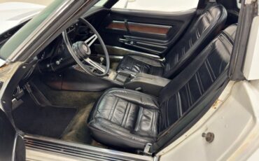 Unknown-Corvette-1974-Classic-White-Black-37
