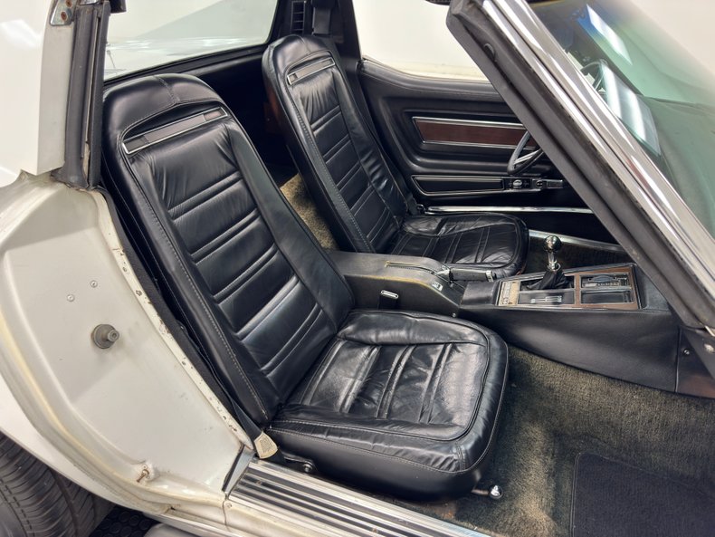 Unknown-Corvette-1974-Classic-White-Black-39