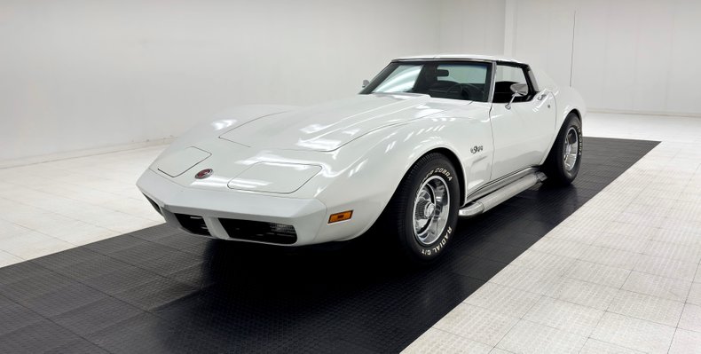 Unknown-Corvette-1974-Classic-White-Black-4
