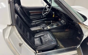 Unknown-Corvette-1974-Classic-White-Black-40