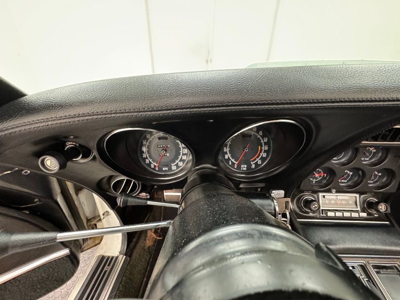 Unknown-Corvette-1974-Classic-White-Black-43