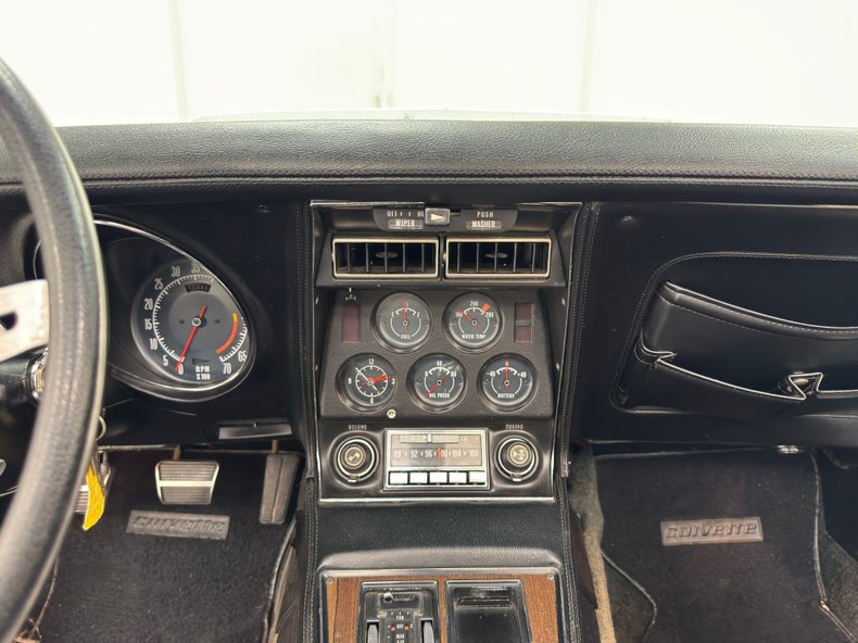 Unknown-Corvette-1974-Classic-White-Black-45