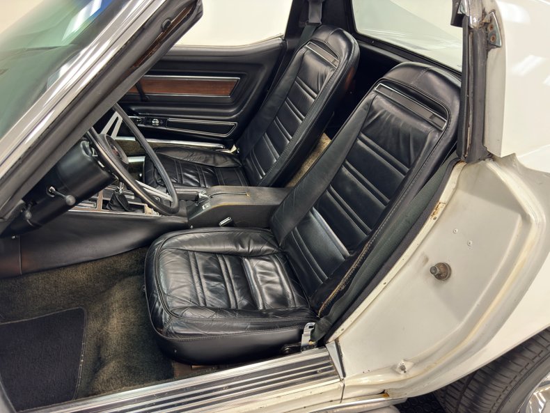 Unknown-Corvette-1974-Classic-White-Black-6