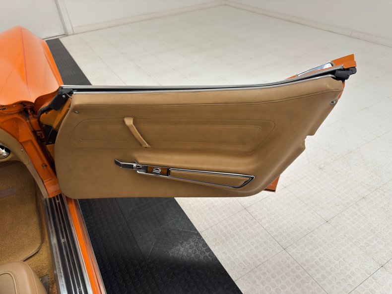 Unknown-Corvette-1974-Corvette-Orange-Medium-Saddle-31