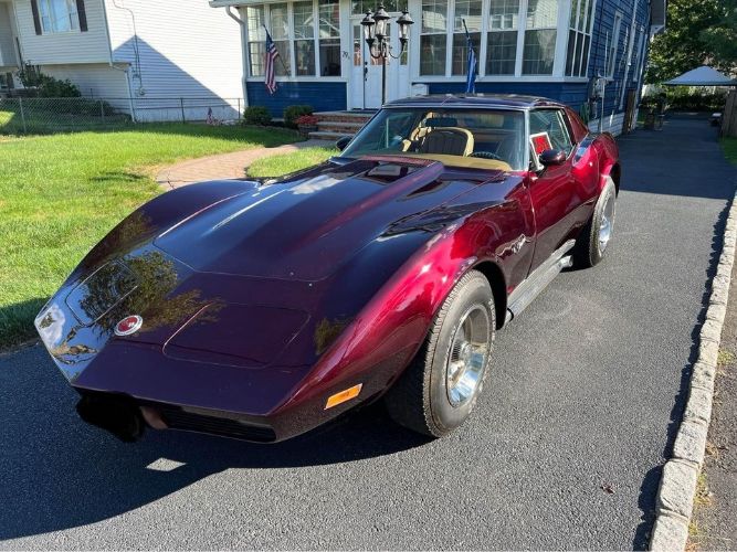 Unknown-Corvette-1974-Dark-Cherry-Metallic-2