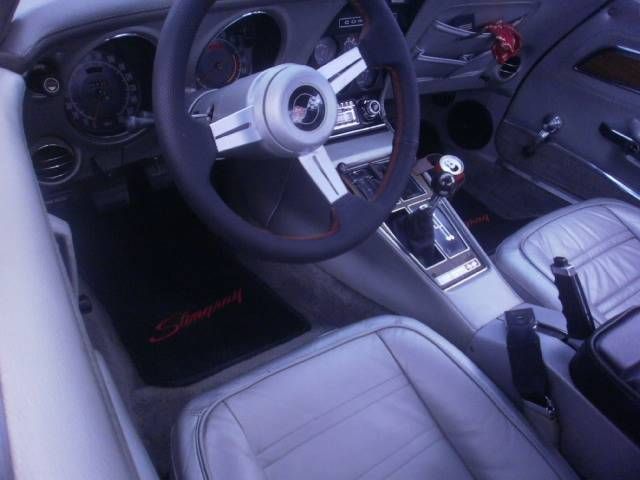 Unknown-Corvette-1974-Medium-Red-Metallic-Silver-Leather-7