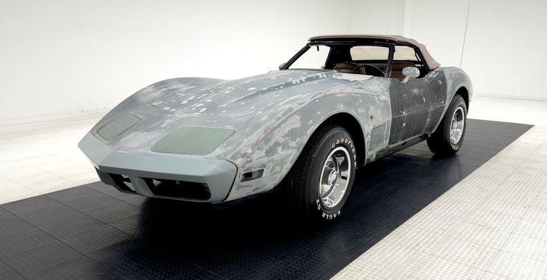 Unknown-Corvette-1974-Primer-Gray-Medium-Saddle-1