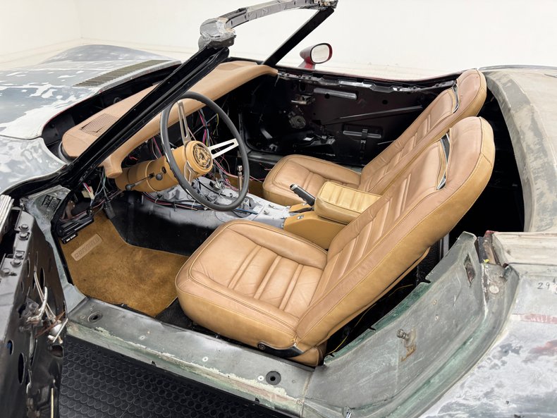Unknown-Corvette-1974-Primer-Gray-Medium-Saddle-12