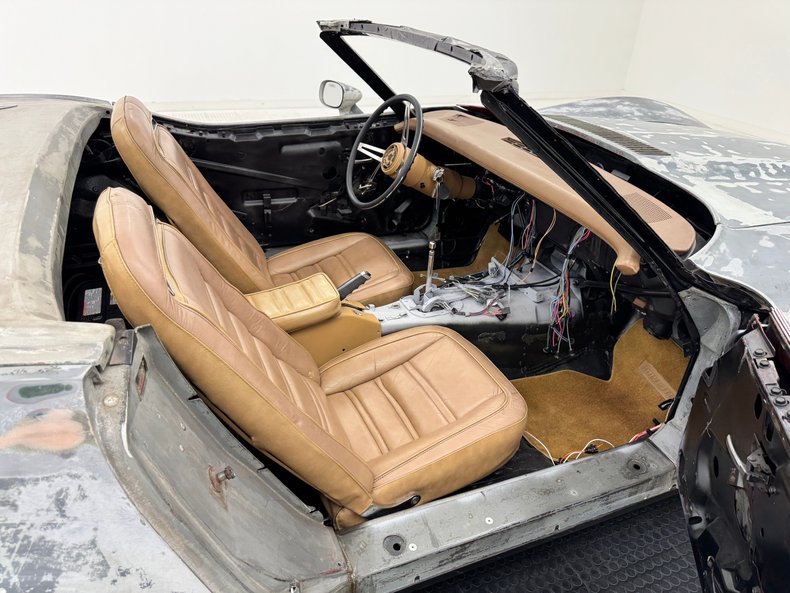 Unknown-Corvette-1974-Primer-Gray-Medium-Saddle-15