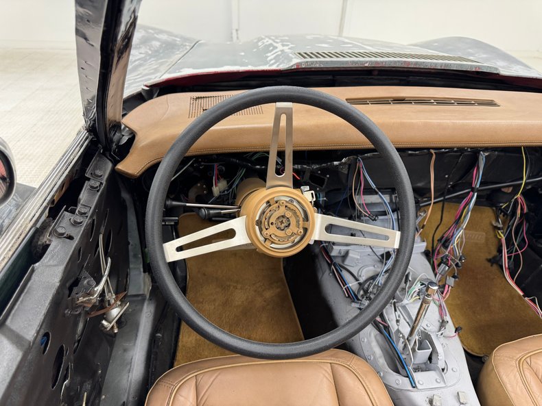 Unknown-Corvette-1974-Primer-Gray-Medium-Saddle-17