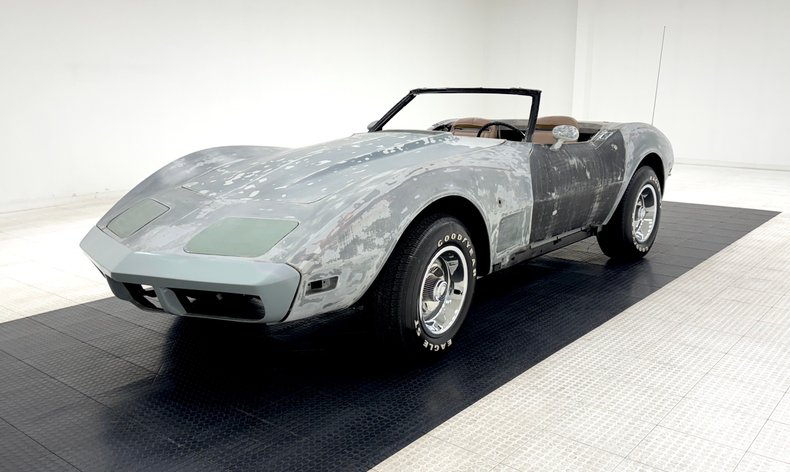 Unknown-Corvette-1974-Primer-Gray-Medium-Saddle-2