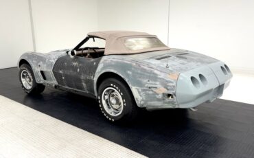 Unknown-Corvette-1974-Primer-Gray-Medium-Saddle-23