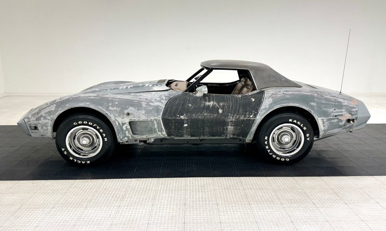 Unknown-Corvette-1974-Primer-Gray-Medium-Saddle-3