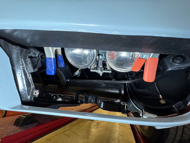 Unknown-Corvette-1974-Primer-Gray-Medium-Saddle-31