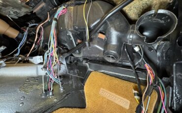Unknown-Corvette-1974-Primer-Gray-Medium-Saddle-47