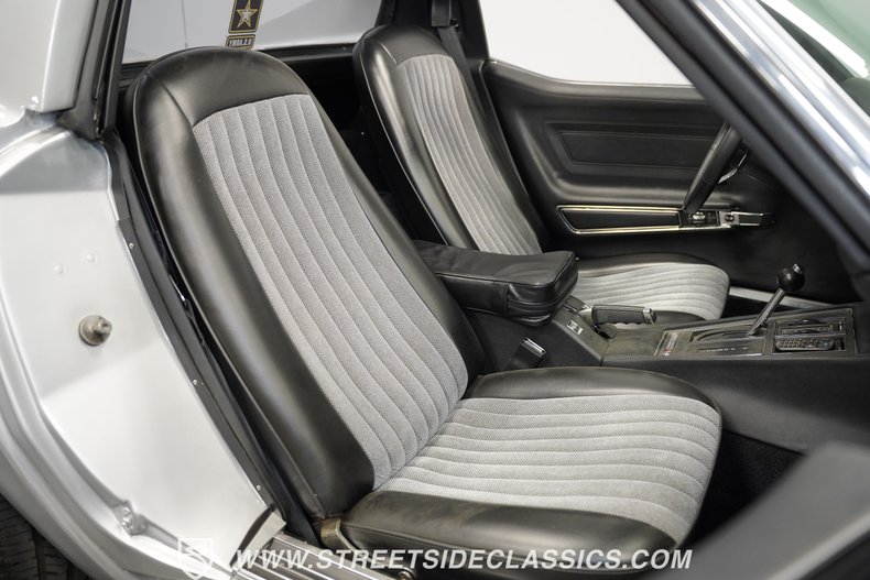 Unknown-Corvette-1974-Silver-Black-1