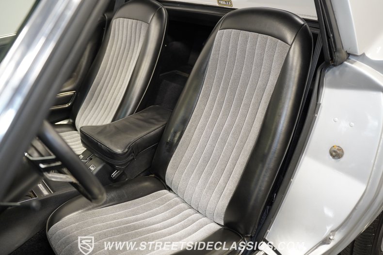 Unknown-Corvette-1974-Silver-Black-46