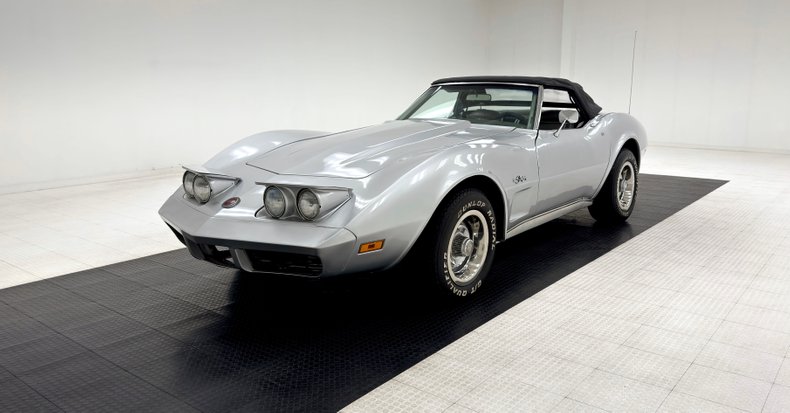 Unknown-Corvette-1974-Silver-Mist-Metallic-Silver-32