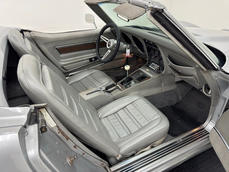 Unknown-Corvette-1974-Silver-Mist-Metallic-Silver-41